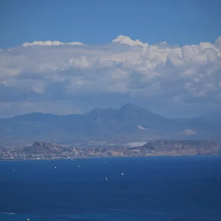 Bonito Piso Con Vistas Al Mar. *